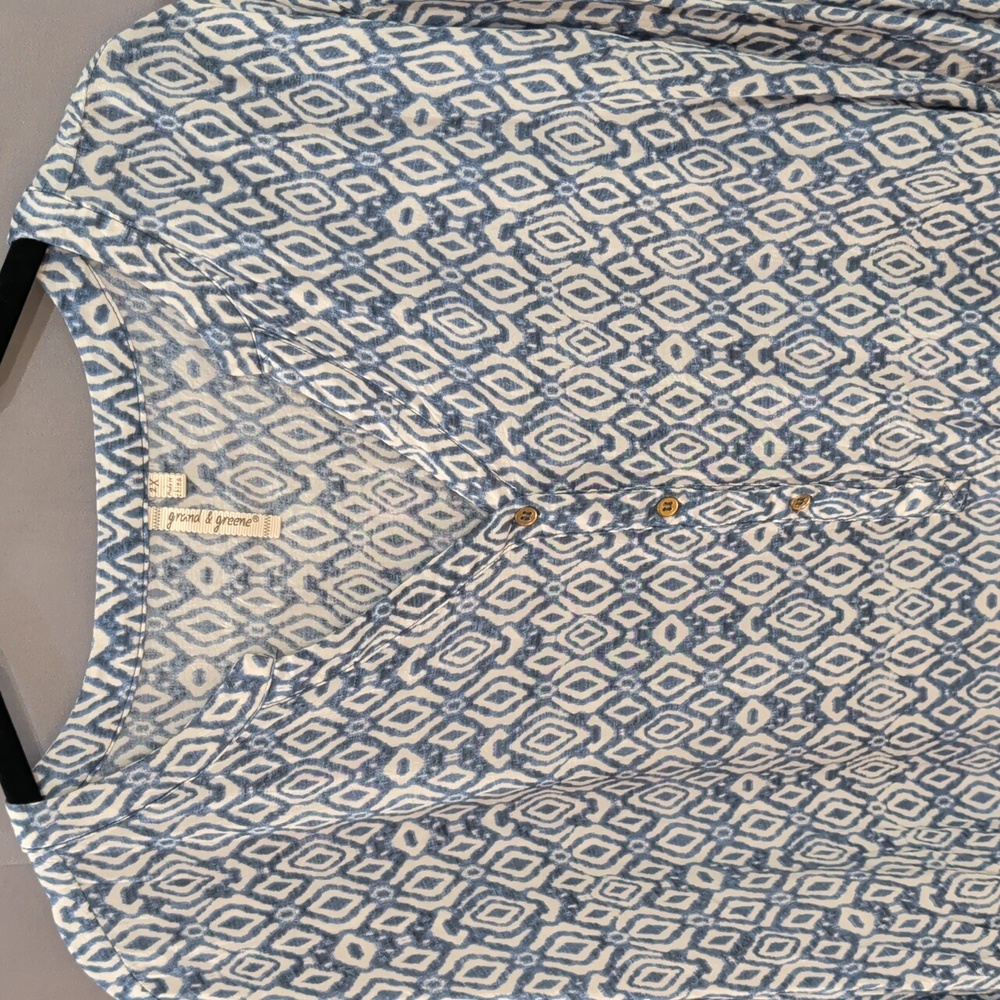 Women's Blue White Patterned Top 2X - Picture 3 of 12